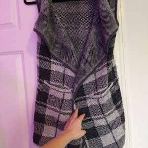 Yaira Med plaid sweater vest, below waist-mid thigh, pleated back